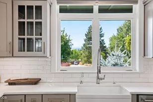 2044 NE Altura Dr, Bend, OR 97701 - Photo 25