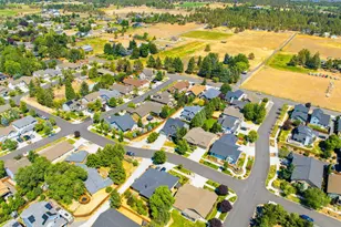 2044 NE Altura Dr, Bend, OR 97701 - Photo 63