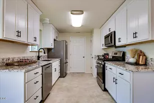 942 NW Maple Ct, Redmond, OR 97756 - Photo 11