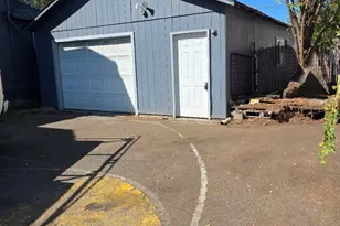 300 S Columbus Ave, Medford, OR 97501 - Photo 25