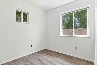 841 W 11th Street, Medford, OR 97501 - Photo 9