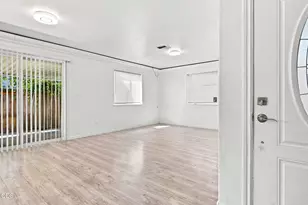 841 W 11th St, Medford, OR 97501 - Photo 3
