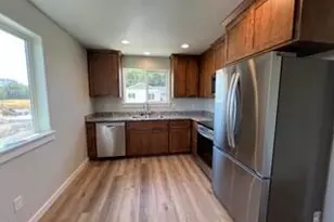 [Address not provided], Central Point, OR 97502 - Photo 3