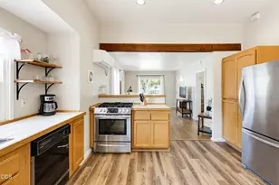 604 S Ivy St, Medford, OR 97501 - Photo 5