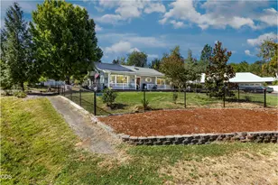 2200 Mayfield Dr, Grants Pass, OR 97527 - Photo 5