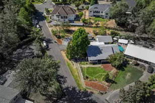 2200 Mayfield Dr, Grants Pass, OR 97527 - Photo 45