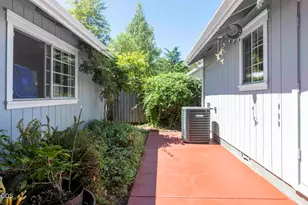 2200 Mayfield Dr, Grants Pass, OR 97527 - Photo 11