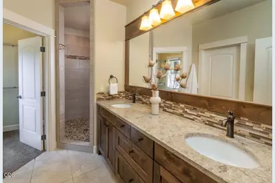 60970 Woods Valley Place, Bend, OR 97702 - Photo 17