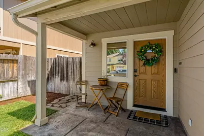 333 SW Bayou Place, Grants Pass, OR 97526 - Photo 3