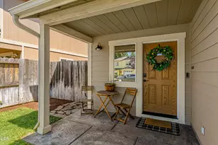 333 SW Bayou Pl, Grants Pass, OR 97526 - Photo 3