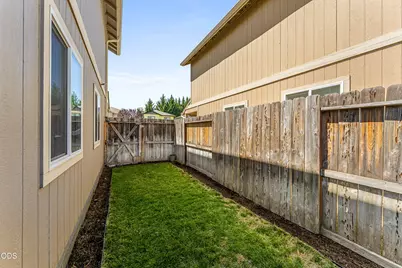 333 SW Bayou Place, Grants Pass, OR 97526 - Photo 5