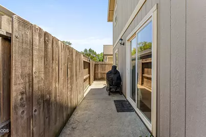 333 SW Bayou Place, Grants Pass, OR 97526 - Photo 7