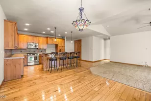 60822 Falcon Pointe Ln, Bend, OR 97702 - Photo 9