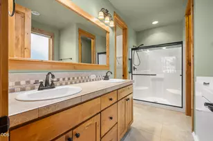 60822 Falcon Pointe Ln, Bend, OR 97702 - Photo 17