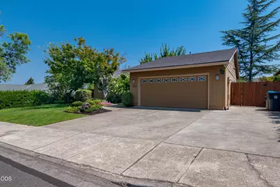 1920 Pinedale Street, Medford, OR 97504 - Photo 3