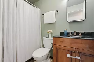 2736 NE Rainier Dr, Bend, OR 97701 - Photo 13