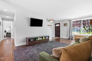 2736 NE Rainier Dr, Bend, OR 97701 - Photo 5