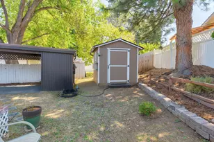 1055 N 5th St, Jacksonville, OR 97530 - Photo 23