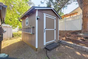 1055 N 5th St, Jacksonville, OR 97530 - Photo 23