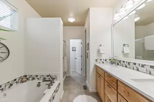 61131 Lodgepole Dr, Bend, OR 97702 - Photo 13
