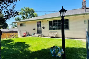 1814 Carlson Dr, Klamath Falls, OR 97603 - Photo 5
