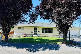 1814 Carlson Dr, Klamath Falls, OR 97603 - Photo 3