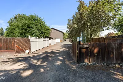 1320 Covina Avenue, Medford, OR 97504 - Photo 45
