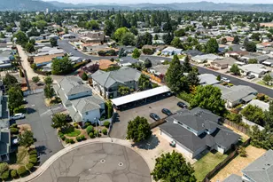 501 Briarwood Dr, Central Point, OR 97502 - Photo 29