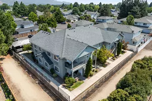 501 Briarwood Dr, Central Point, OR 97502 - Photo 21