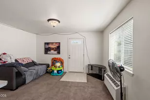 501 Briarwood Dr, Central Point, OR 97502 - Photo 9