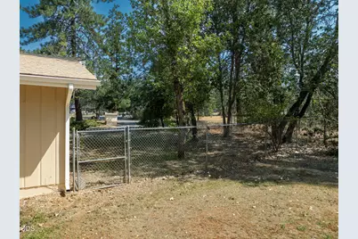 301 Lloyd Drive, Grants Pass, OR 97526 - Photo 27