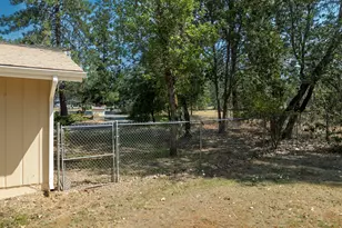 301 Lloyd Dr, Grants Pass, OR 97526 - Photo 27