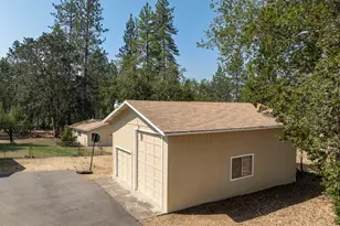 301 Lloyd Dr, Grants Pass, OR 97526 - Photo 31