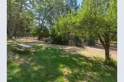 301 Lloyd Drive, Grants Pass, OR 97526 - Photo 37