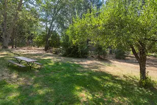 301 Lloyd Dr, Grants Pass, OR 97526 - Photo 37