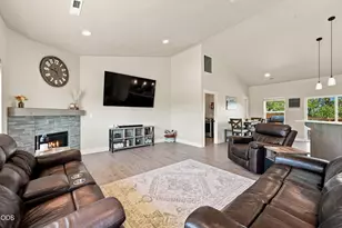 4809 SW Yew Pl, Redmond, OR 97756 - Photo 7