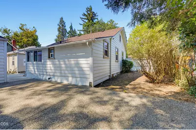 1327 NW Washington Boulevard, Grants Pass, OR 97526 - Photo 29