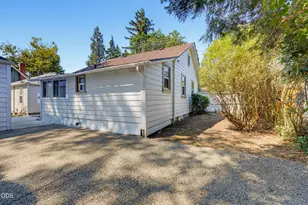 1327 NW Washington Blvd, Grants Pass, OR 97526 - Photo 29