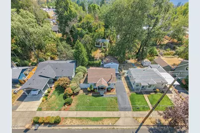 1327 NW Washington Boulevard, Grants Pass, OR 97526 - Photo 35