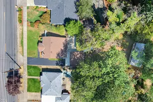 1327 NW Washington Blvd, Grants Pass, OR 97526 - Photo 37