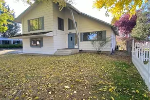 200 Clover Ln, Medford, OR 97501 - Photo 1