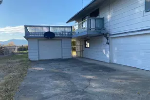 200 Clover Ln, Medford, OR 97501 - Photo 9