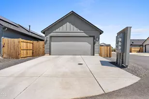 3230 NW 9th St, Redmond, OR 97756 - Photo 15