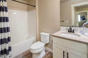 61101 SE Sydney Harbor Dr, Bend, OR 97702 - Photo 23