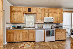 8401 Old Stage Rd, Central Point, OR 97502 - Photo 21