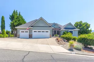 109 NW Fall Run Dr, Grants Pass, OR 97526 - Photo 3