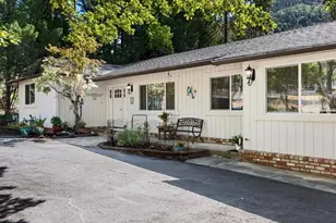 627 Carriage Rd, Grants Pass, OR 97526 - Photo 3