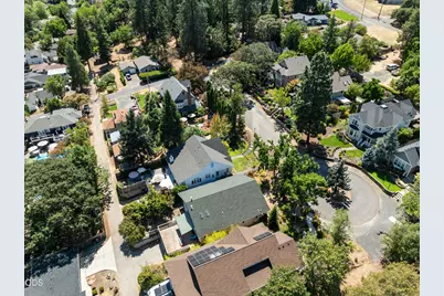 765 Laurel Lane, Jacksonville, OR 97530 - Photo 47
