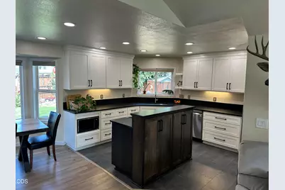 764 NW 19th Place, Redmond, OR 97756 - Photo 9