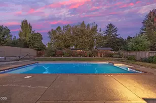 349 Lindero, Medford, OR 97504 - Photo 41